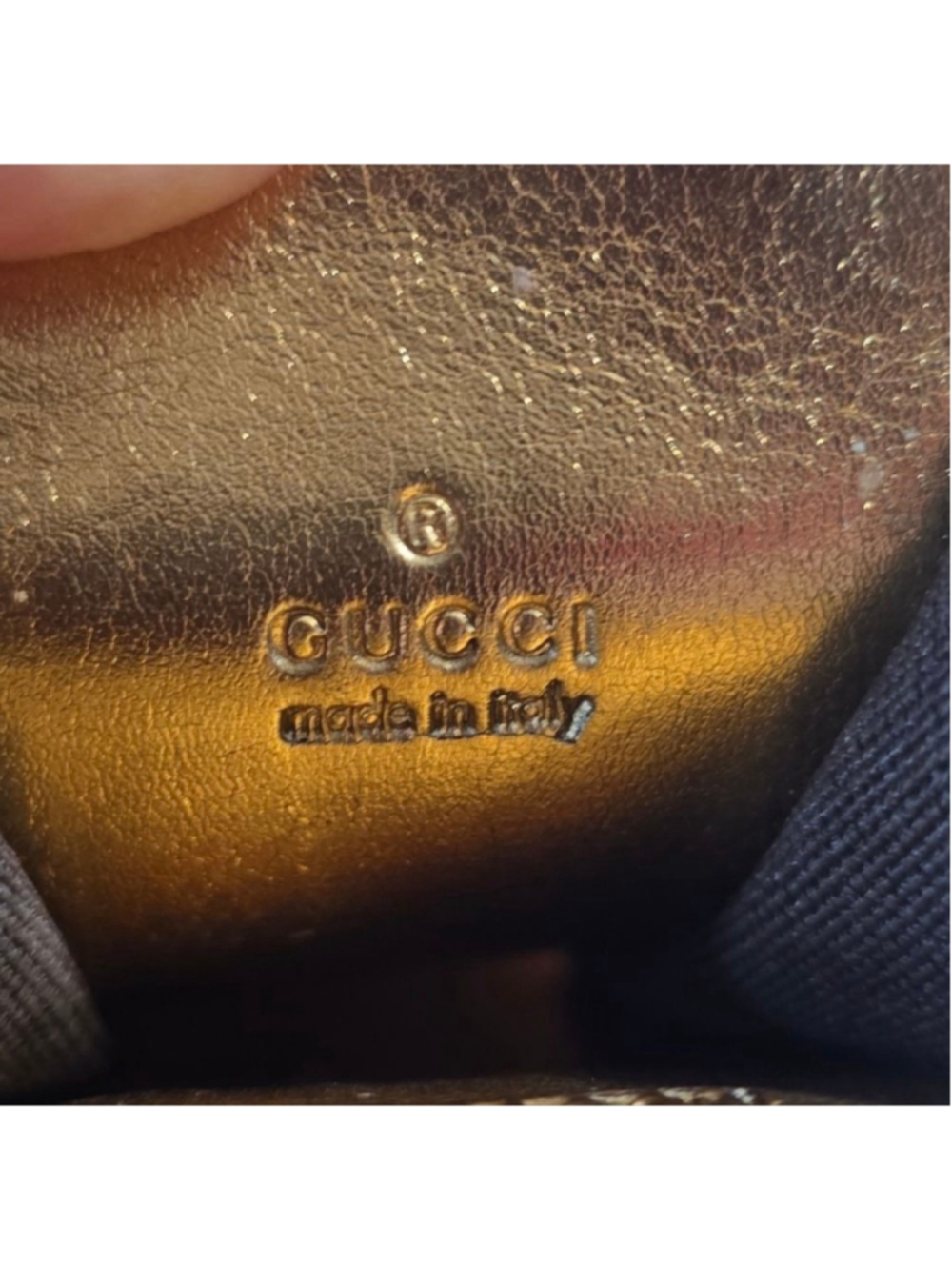 Gucci Guccissima Gold
Leather Ipod Lanyard Or Belt
Holder Good Condition - Picture 4 of 9